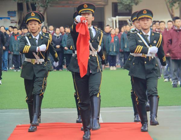 2国旗护卫队以饱满的热情执行第一次升旗任务 2国旗护卫队以饱满的热情执行第一次升旗任务